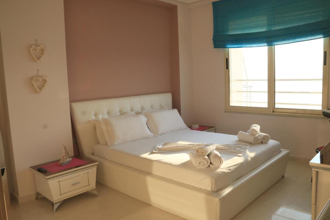 Luxury Seafront Apartments Sarandë Eksteriør bilde